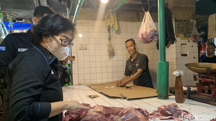 Tim BKPN saat memantau harga di Pusat Pasar Medan. (Kartika Sari/detikSumut)