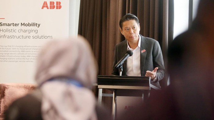 Top! Infrastuktur SPKLU di Indonesia Semakin Lengkap dan Beragam ABB dan PLN Icon Plus menandatangani Nota Kesepahaman dalam menjajakj berbagai peluang pengembangan infrastruktur pengisi daya kendaraan listrik (SPKLU) di Indonesia. Ini salah satu buktinya.