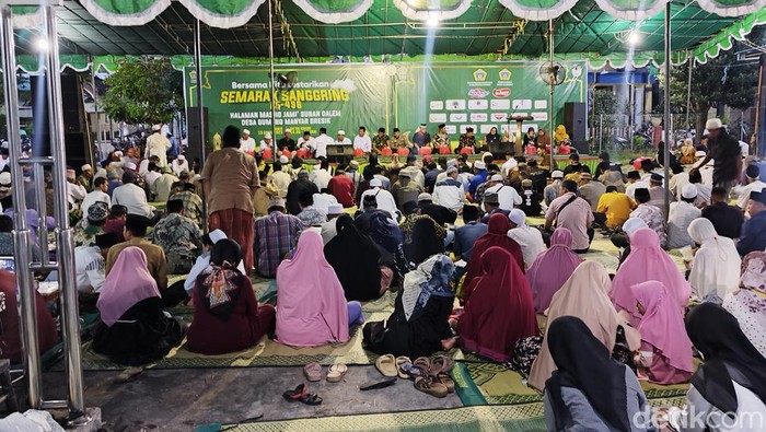 Tradisi Sanggring Kolak Ayam Gresik