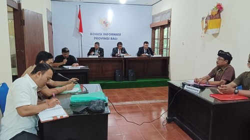 Walhi Bali memenangkan sengketa informasi publik terkait pembangunan terminal LNG agar perjanjian DKLH Bali dan PT DEB dibuka.