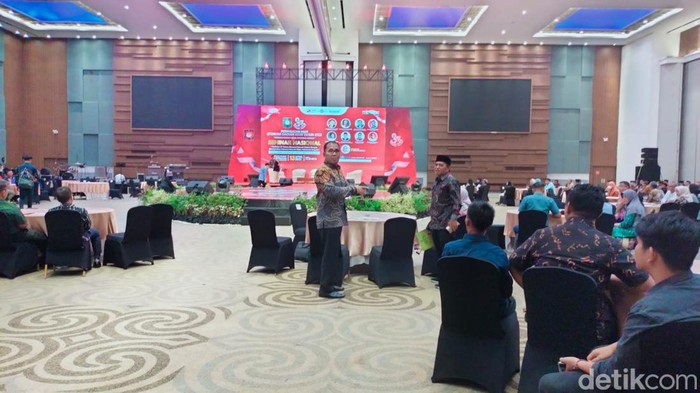 Wali Kota Makassar Danny Pomanto saat menghadiri seminar memperingati Hari Otonomi Daerah.