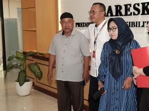 Wanita Histeris di Rapat Komisi III DPR dengan Kapolri Datangi Bareskrim
