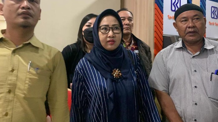 Wanita histeris di rapat Komisi III DPR sambangi Bareskrim Polri