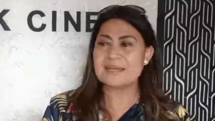 Wanita tarik kertas dan cekcok dengan anggota Polsek Cinere
