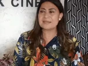 Viral Wanita Tarik Kertas-Cekcok dengan Polisi di Depok Berujung Minta Maaf