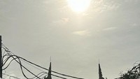 Juga ada fotonya siang-siang saat main ke Pantai Kuta.