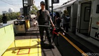 Tindakan itu dilakukan dalam upaya meningkatkan keamanan di Stasiun Gambir.