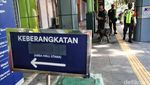 Anjing Pelacak Sisir Stasiun Gambir Jelang Puncak Arus Mudik
