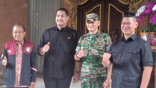 Gubernur Bali Wayan Koster, Menpora Dito Ariotedjo, dan Ketua KOI Raja Sapta usai berkonsolidasi soal perhelatan ANOC World Beach Games 2023 di Bali, Jumat (14/4/2023).