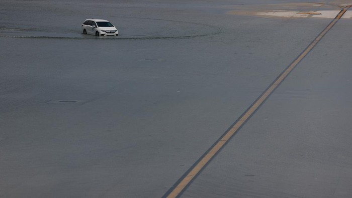 FORT LAUDERDALE, FLORIDA - APRIL 13: Planes sit at their gates after the Fort Lauderdale-Hollywood International Airport was closed due to the runways being flooded on April 13, 2023 in Fort Lauderdale, Florida.  The heavy rain yesterday caused flooding as the region recorded rainfall totals of more than a foot. (Photo by Joe Raedle/Getty Images)