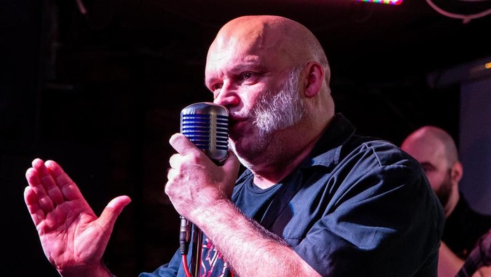 Kena Serangan Jantung, Eks Vokalis Iron Maiden Jalani Operasi Bypass