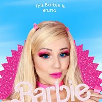 Ia mengungkapkan bahwa 97% barang yang dimilikinya saat ini berwarna pink. Sisanya berwarna hitam atau putih. Hampir emua barang di rumahnya juga berwarna merah muda, mulai dari perabotan rumah tangga bahkan alat makan. Foto: dok. Instagram/@brunabarbieoficial