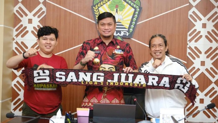 Bupati Gowa Adnan Purichta Ichsan menerima audiensi aliansi suporter PSM Makassar.