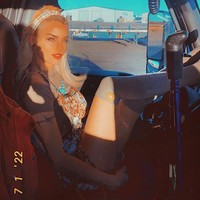 Wanita berusia 20an itu juga sering mendokumentasikan kesehariannya sebagai supir di TikTok. Kemampuannya mengendarai mobil besar mengundang kekaguman dari para pria. Foto: Instagram