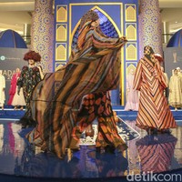 Ramadan Runway 2023 mengusung tema Dazzling Mubarak dengan harapan keindahan Ramadan sebagai bulan penuh karunia dapat terpancar tak semata pada rancangan busana tetapi juga kegiatan lainnya hingga tiap ekosistem fesyen muslim di dalamnya.