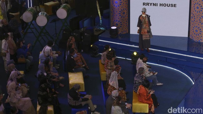 Perkembangan modest fashion di Indonesia, menurut Ketua Pelaksana Ramadan Runway 2023 Dana Duriyatna, menunjukkan peningkatan signifikan sehingga memunculkan perancang busana muda dengan karya monumental bahkan telah diakui di kancah internasional.