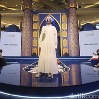 Pada tahun 2022, menurut catatan Dinar Standard pada The Global Islamic Economy Indicator dalam State of the Global Islamic Economy (SGIE) Report mengatakan perkembangan ekonomi syariah di Indonesia berkembang pesat sehingga mampu berada di posisi empat dengan salah satu indikatornya melesatnya modest fashion termasuk produk kriya UMKM Tanah Air. Bahkan sektor ekonomi kreatif (ekraf), terutama fesyen menyumbang PDB sebesar Rp 175 triliun.