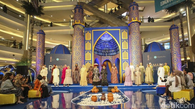 Keragaman busana muslim terbaik turut pula dihadirkan dengan lebih dari 60 jenama busana muslim di area exhibition Ramadhan Runway 2023 di Grand Atrium, Mosaik Walk, dan Fashion Atrium. Khusus area Mosaik Walk 1, akan hadir Wonderfully Festive Pop Up Store featuring merchandise Disney dan Marvel. Di gelaran Ramadan Runway 2023, terdapat mata acara Indonesia Fashion Preneur Competition (IFPC) dengan tujuan untuk menjadikan young fashion preneur sebagai The Next Indonesia Emerging Brand. Finalis terpilih dari 60 peserta nantinya akan melanjut ke tahan fashion preneur incubator.  