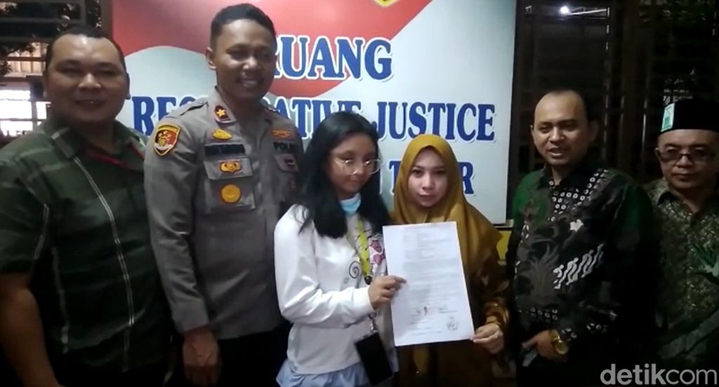 Dokter muda koas, Fladiniyah Puluhula berdamai dengan Maya di Polsek Medan Timur (Goklas/detikSumut)