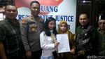Momen Perdamaian Dokter Muda-Wanita Diamuknya, Diakhiri dengan Pelukan