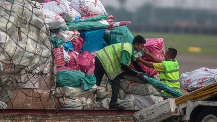E-commerce Jadi Pendorong Utama Pertumbuhan Sektor Jasa Ekspedisi Sektor Pengiriman Indonesia dan Jasa ekspedisi mencatatkan pertumbuhan dua digit selama beberapa tahun terakhir.
E-commerce telah menjadi pendorong utama pertumbuhan sektor tersebut.