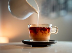 Doyan Teh Susu? Ini 7 Efek Samping yang Wajib Diwaspadai