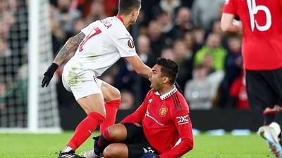Tindakan Lamela kepada Casemiro Ini Bikin Fans MU Geram