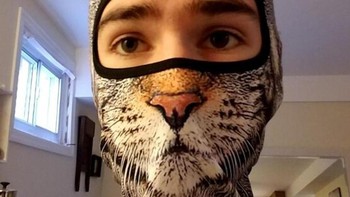 Yang mau punya wajah seperti kucing, masker ini cocok buat kamu. Foto: Brightside