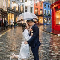 Di kolom komentarnya sendiri Gritte memberi penjelasan. Ia mengaku bahwa sepatu yang dikenakannya itu memang kebesaran karena sebelumnya tidak melewati proses fitting terlebih dahulu. Guys, sepatunya emang kegedean karena ga fitting dulu cuman kasih ukuran kaki karena buru2.. tp jujur enak bgt. Maka dari itu sepatunya aku mau giveaway. Ukurannya 38. Yang mau langsung ajaa liat story, terang Gritte. Foto: Instagram/@gritteagathaa