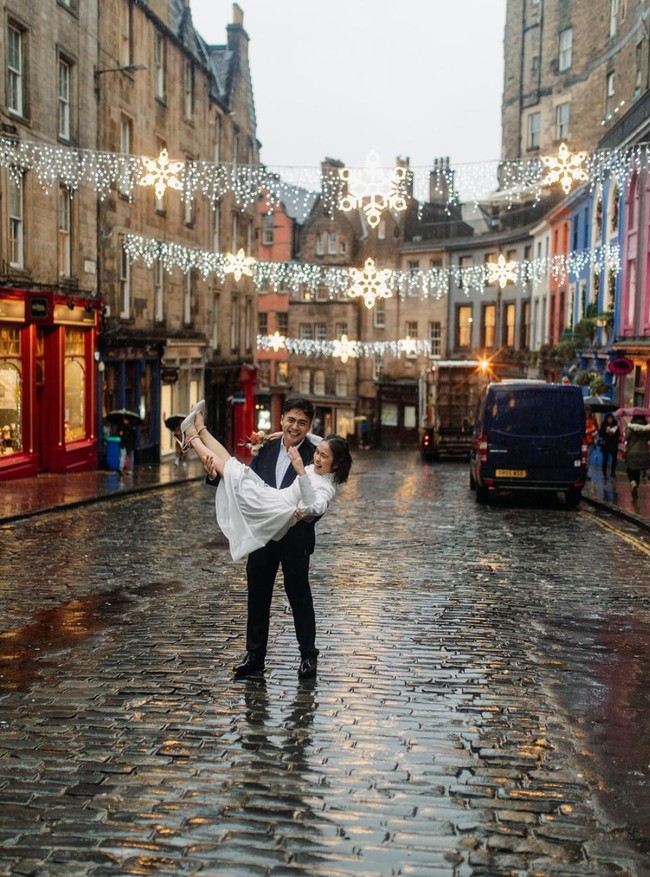 Sebelumnya Gritte sendiri diketahui sudah dilamar oleh Arif Hidayat usai 11 tahun berpacaran. Momen lamaran tersebut juga diunggah Gritte ke akun Instagram pribadinya. Foto: Instagram/@gritteagathaa