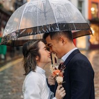 Jelang pernikahan, keduanya kini terlihat makin mesra. Seperti dalam potret yang satu ini, saat keduanya tengah berpose saling bertatap-tatapan. Foto: Instagram/@gritteagathaa