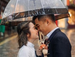 8 Foto Prewedding Gritte Agatha di Edinburgh, Sepatu Kebesaran Curi Atensi