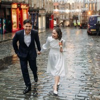 Jelang pernikahan Gritte Agatha dan Arif Hidayat melakukan sesi foto prewedding. Keduanya memilih Edinburgh, Inggris. Melalui akun Instagramnya Gritte tampak membagikan foto-foto preweddingnya tersebut. Foto: Instagram/@gritteagathaa