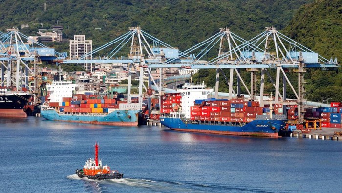 Container ships are seen at the port in Keelung, Taiwan August 6, 2022. REUTERS/Jameson Wu/File Photo