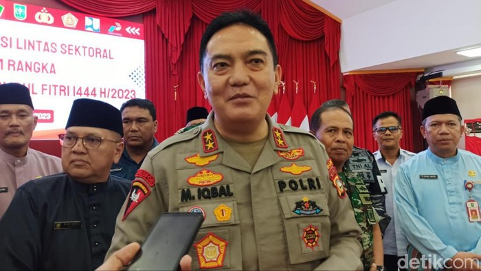 Irjen Iqbal bersama sejumlah pejabat dan tokoh masyarakat setelah rapat lintas sektoral
