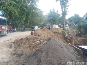 Jalur Majalengka-Kuningan yang Tertutup Longsor Kembali Bisa Dilintasi