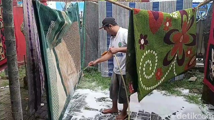 Jasa cuci karpet di Pasuruan kebanjiran untung