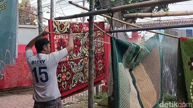 Jasa cuci karpet di Pasuruan kebanjiran untung