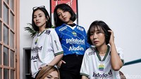 Bootoh yang ingin membeli jersey ini memiliki tiga pilihan, yaitu Player Issue, Replica Edition dan Supporter Edition. (Foto: persib.co.id)