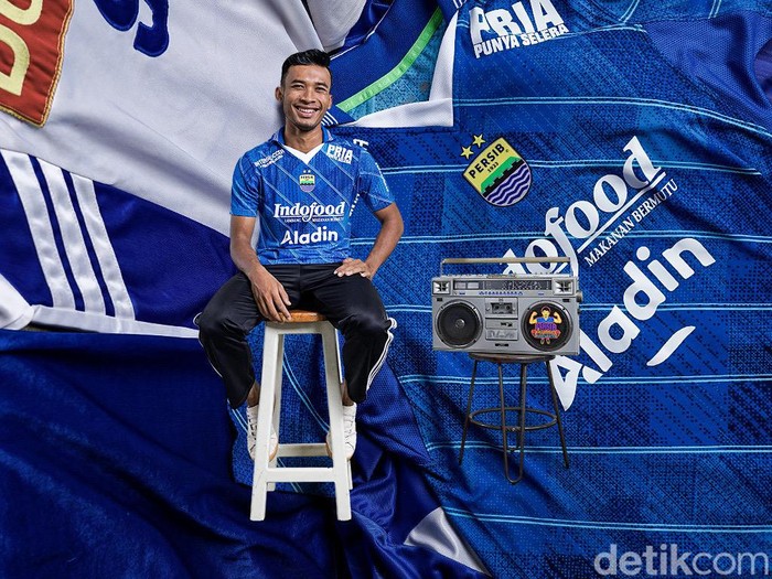 Jersey baru Persib untuk musim depan. Jersey baru Persib untuk musim depan.