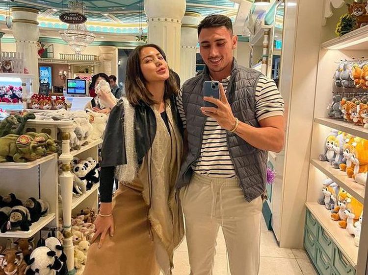 Penampakan Jessica Iskandar Usai Operasi Hidung di Korea