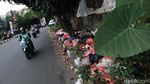 Jorok! Sampah Numpuk di Trotoar Tangsel Ini