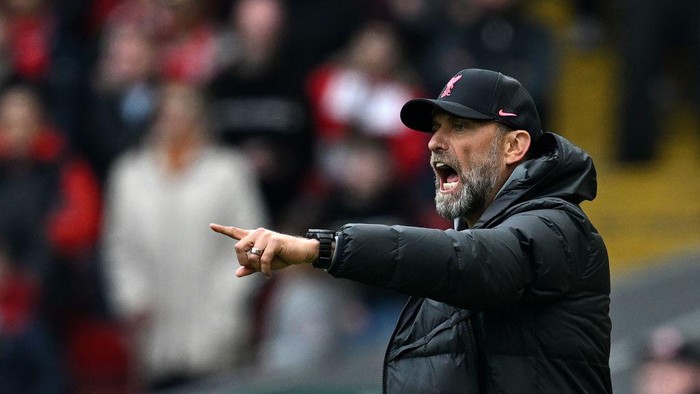 Liverpools German manager Jurgen Klopp shouts instructions to the players from the touchline during the English Premier League football match between Liverpool and Arsenal at Anfield in Liverpool, north west England on April 9, 2023. (Photo by Paul ELLIS / AFP) / RESTRICTED TO EDITORIAL USE. No use with unauthorized audio, video, data, fixture lists, club/league logos or live services. Online in-match use limited to 120 images. An additional 40 images may be used in extra time. No video emulation. Social media in-match use limited to 120 images. An additional 40 images may be used in extra time. No use in betting publications, games or single club/league/player publications. /  (Photo by PAUL ELLIS/AFP via Getty Images)