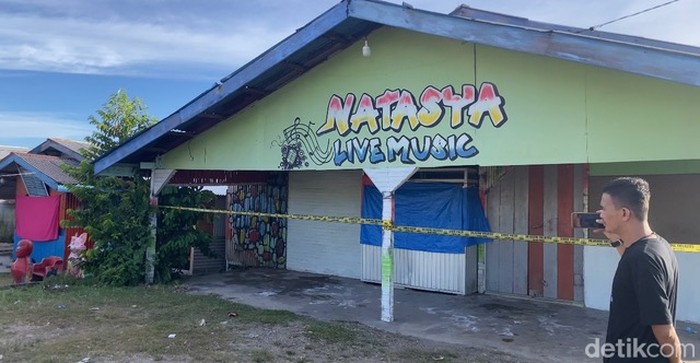 Kafe tempat 2 wanita pemandu lagu dipersekusi di Pesisir Barat, Sumbar. (Jeka Kampai/detikSumut) Kafe tempat 2 wanita pemandu lagu dipersekusi di Pesisir Barat, Sumbar. (Jeka Kampai/detikSumut)