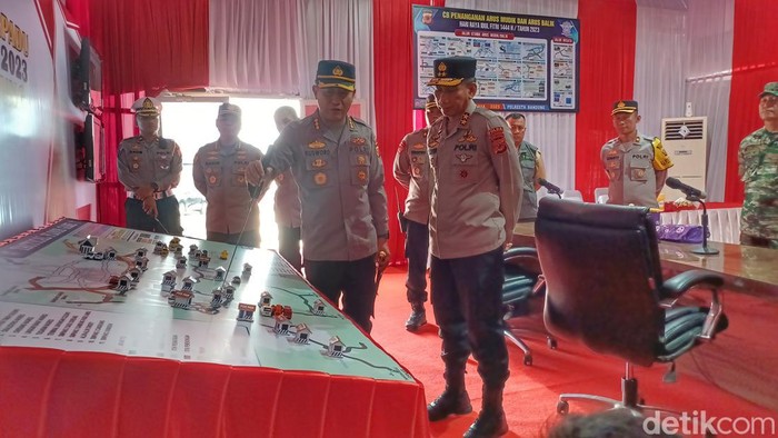 Kapolda Jabar Irjen Akhmad Wiyagus meninjau persiapan mudik.