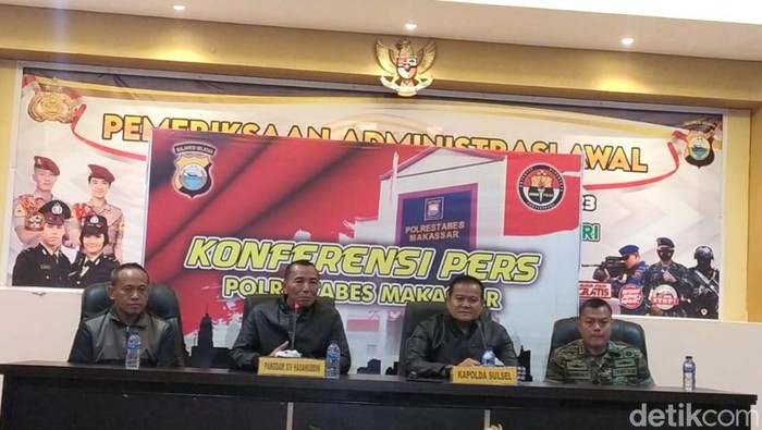 Kapolda Sulsel Irjen Irjen Setyo Boedi dan Pangdam Hasanuddin Mayjen TNI Totok Imam Santoso. Ihksa Bayu Aji Saputra/detikSulsel