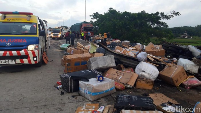 Kecelakaan beruntun di Tol Semarang-Solo, Km 487+600 Boyolali, Jumat (14/4/2023).