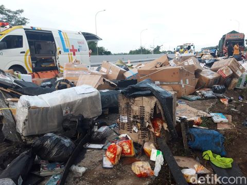 Kecelakaan beruntun di Tol Semarang-Solo, Km 487+600 Boyolali, Jumat (14/4/2023).