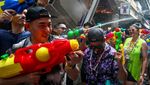 Keseruan Perang Air di Bangkok Saat Tahun Baru Thailand