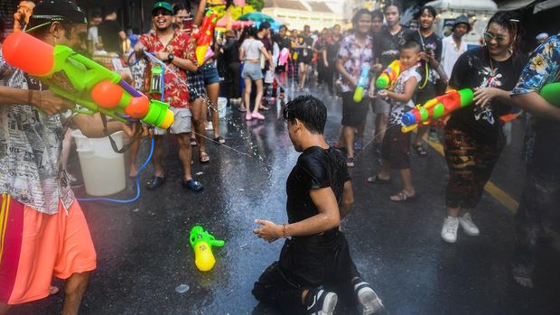 Locals and tourists play with water as they celebrate the Songkran holiday which marks the Thai New Year in Bangkok, Thailand, April 13, 2023. REUTERS/Athit Perawongmetha